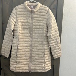 Cream polyester puffy women’s jacket.